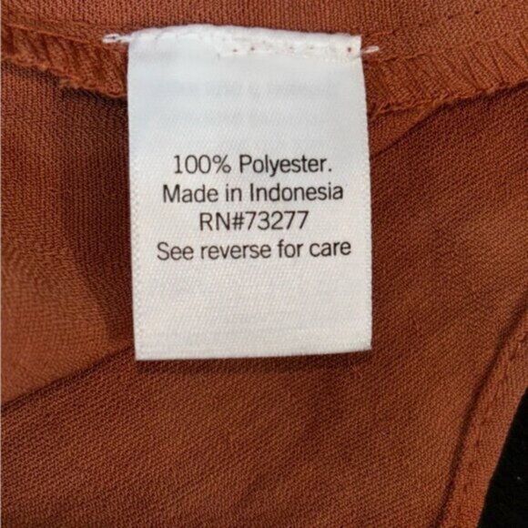 Nine West Blouse Women’s Medium Light Rust Button Up Soft Button Cuff V-neck - Picture 3 of 9